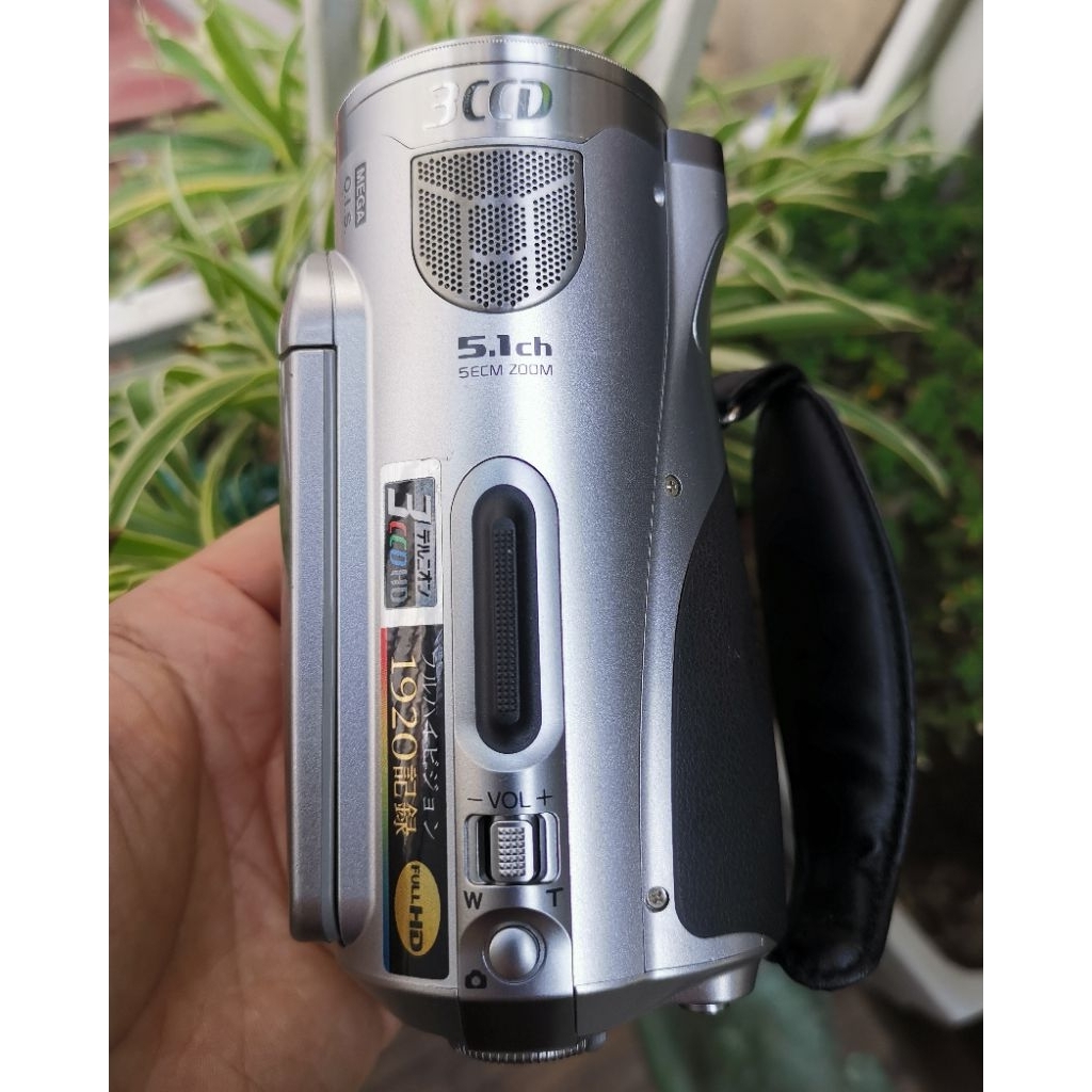 Máy quay phim cầm tay Panasonic HDC-SD3 FullHD- Máy quay lưu trực tiếp vào thẻ SD. - Hệ lens cao cấp