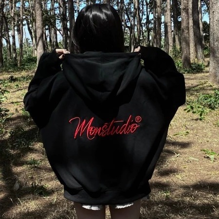 𝙏𝒉𝙖𝒐𝙫𝒊_𝑼𝙡𝒍𝙯𝒂𝙣𝒈86// Áo Khoác Hoodie Zip Boxy Chữ Thêu Lừn Nổi MON STUDIO Form Dáng Rộng, Cổ Có Nút Bấm Chất Nỉ Bong Dày D | BigBuy360 - bigbuy360.vn