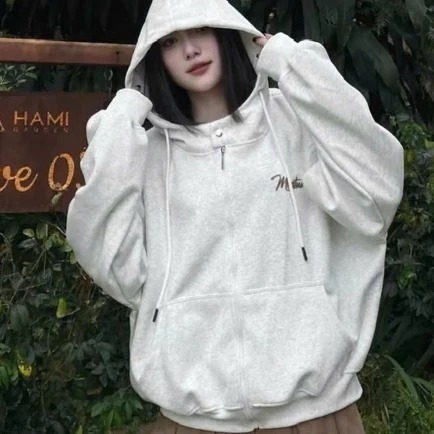 𝙏𝒉𝙖𝒐𝙫𝒊_𝑼𝙡𝒍𝙯𝒂𝙣𝒈86// Áo Khoác Hoodie Zip Boxy Chữ Thêu Lừn Nổi MON STUDIO Form Dáng Rộng, Cổ Có Nút Bấm Chất Nỉ Bong Dày D | BigBuy360 - bigbuy360.vn