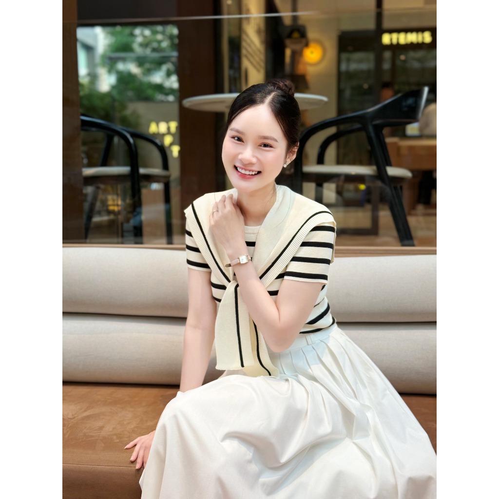 (Blue to Bloom) Áo dệt kim kẻ kèm khăn thêu logo, chất liệu cao cấp, mềm mát thời trang thiết kế Calie AF167 - CX065 | BigBuy360 - bigbuy360.vn