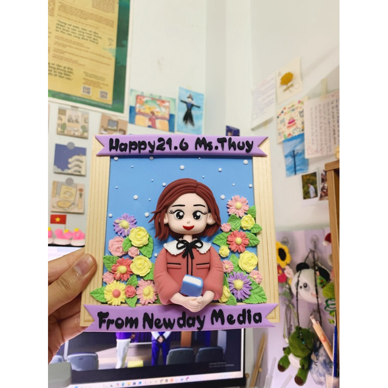 Khung tranh chibi đất sét, khung tranh theo yêu cầu, khung tranh quà tặng