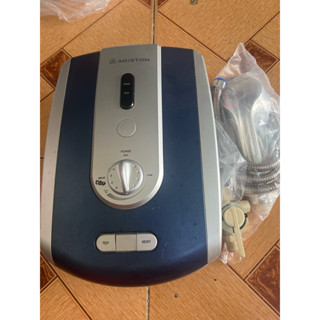 máy nước nóng trực tiếp không bơm trợ lực ariston be 4522e  cũ