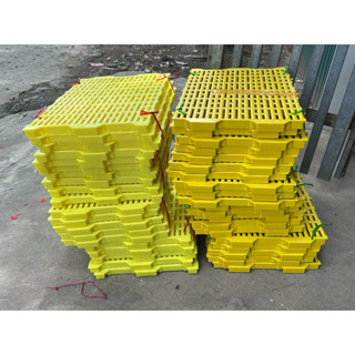 Tấm lót sàn nhựa chuồng chó mèo lợn heo kích thước 40x55 hàng đẹp dày 3cm nặng 1.4kg màu vàng