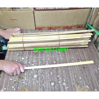 Gáo dừa, que lấy bánh.
