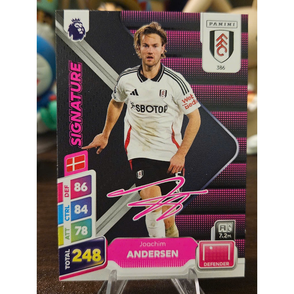 Thẻ SIGNATURE Joachim Andersen Panini Premier League Plus 2024/2025 (Fulham) (24/25)