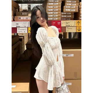 áo trễ vai tay bèo vạt yếm hoạ tiết chấm bi (33061#)