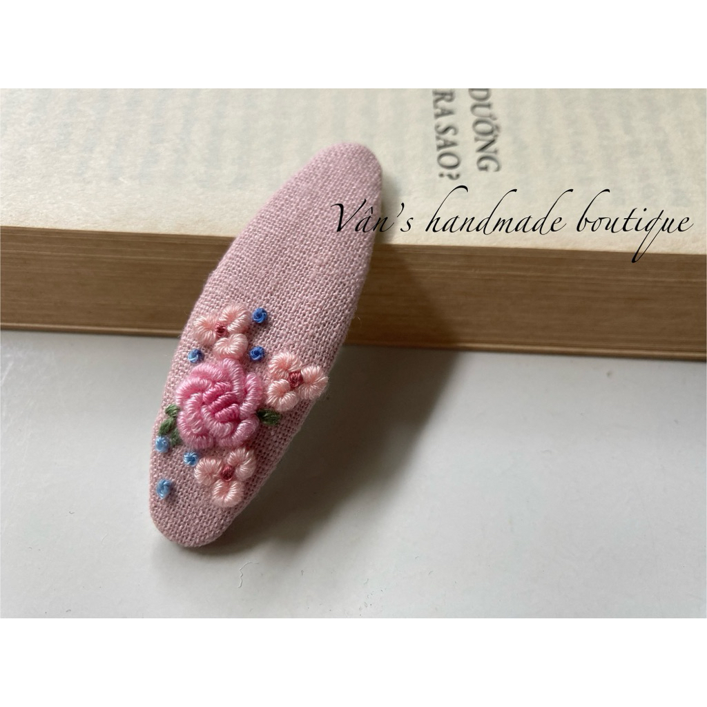 Kẹp tóc thêu tay handmade màu hồng nhạt