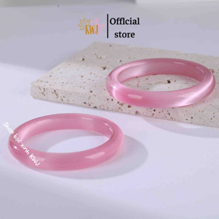 Vòng tay đá mắt mèo hông sáng bóng.