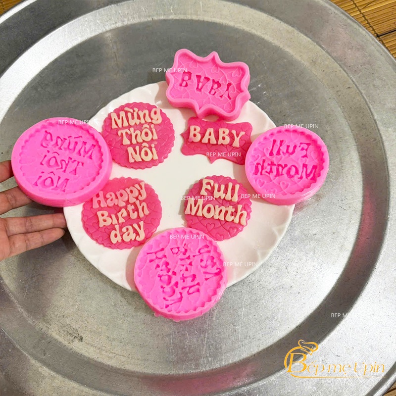 Khuôn silicon tròn họa tiết tim full month mừng thôi nôi baby happy birthday