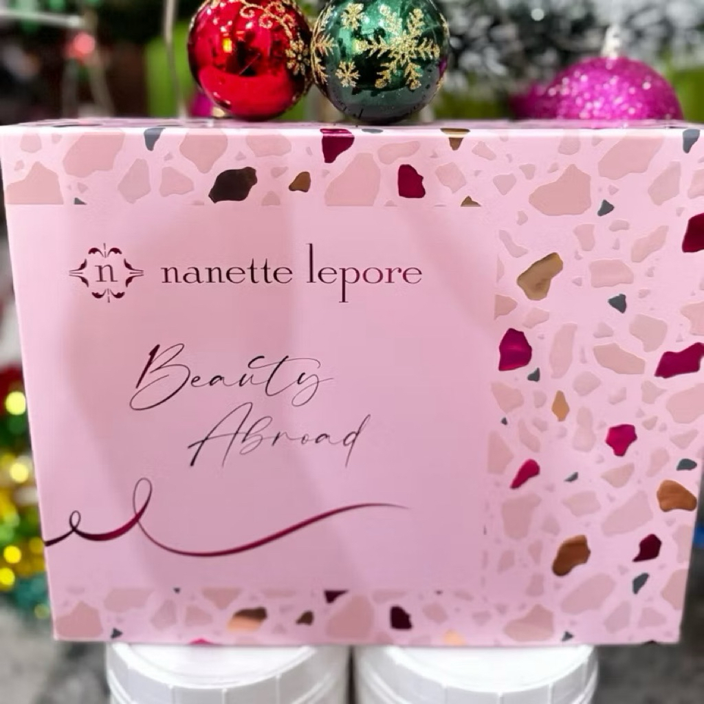 Bộ quà tặng 4 món nước hoa và dưỡng thể Nanette Lepore Beauty Abroad (Mỹ)