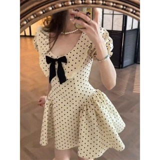 BIGSIZE HIẾU HIẾU (55-95KG) - Váy tiểu thư chấm bi cổ bèo dáng ngắn phối nơ đen D490