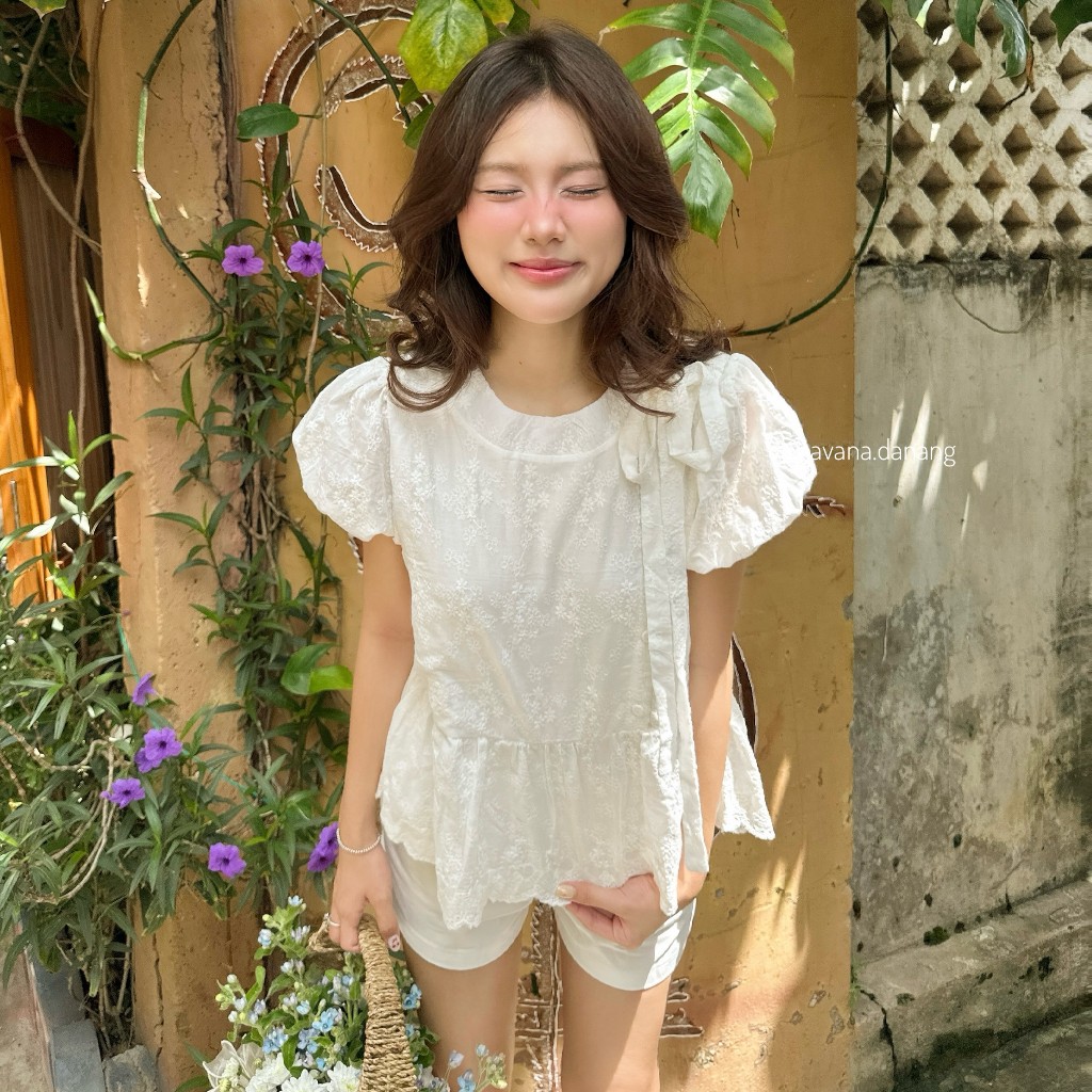 (PB.HAVANA) - CÓ BIGSIZE Áo kiểu YARI babydoll hoạ tiết hoa nổi phối cúc cài lệch AO553