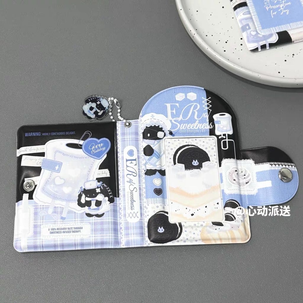 Collect book PVC thỏ đen Oreo Emergency Sweetness Kit có móc khóa, sổ album đựng ảnh, card bo góc, t