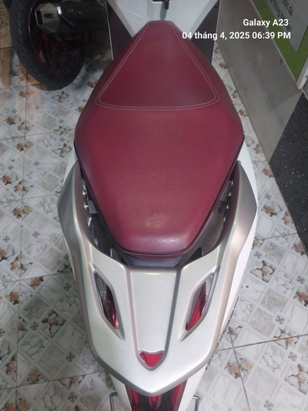 Tay Dắt Xe <strong>VinFast Vento</strong>