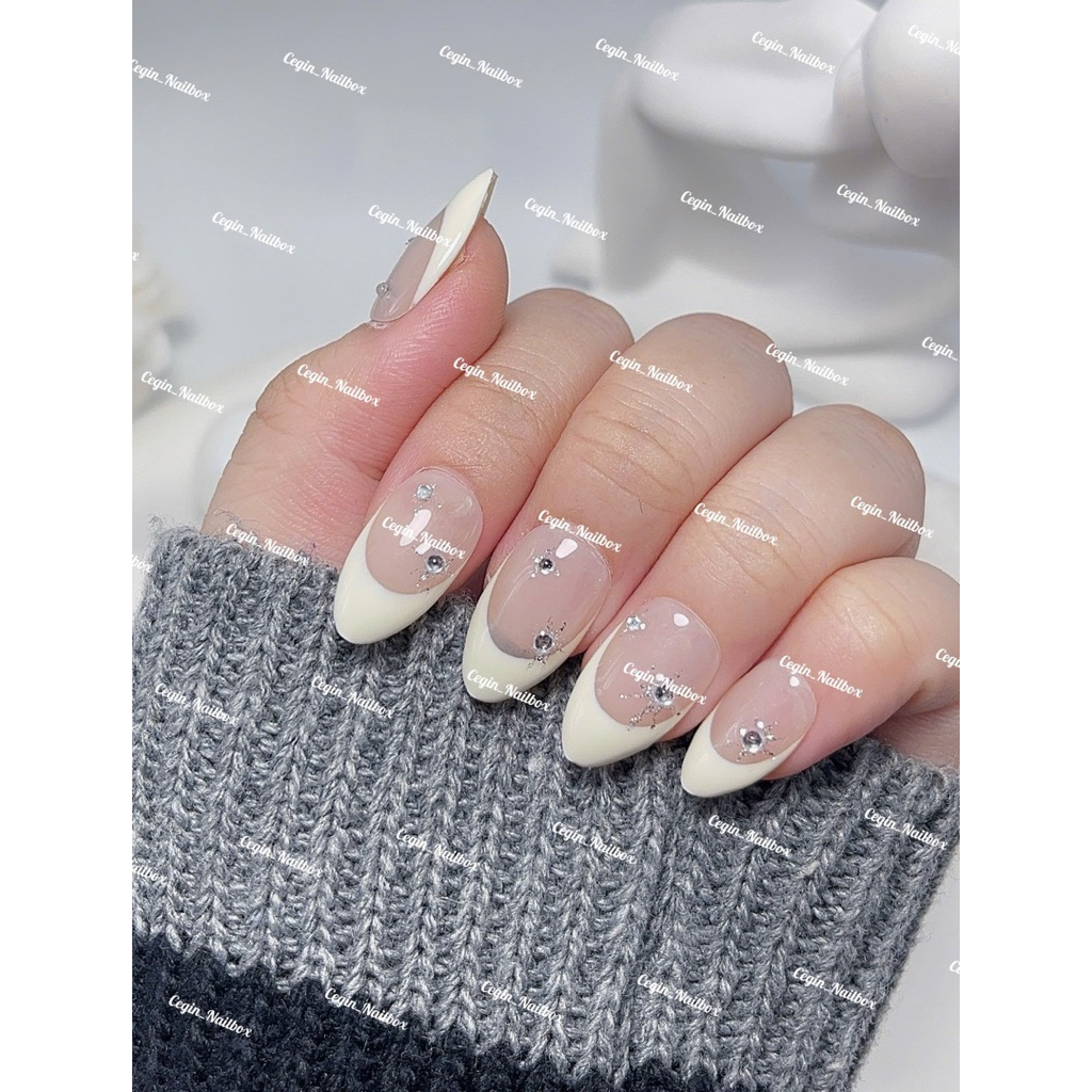 NAIL BOX THIẾT KẾ CEGIN THẠCH NUDE FRENCH VẼ NHŨ BLINK ĐÍNH ĐÁ (C70)