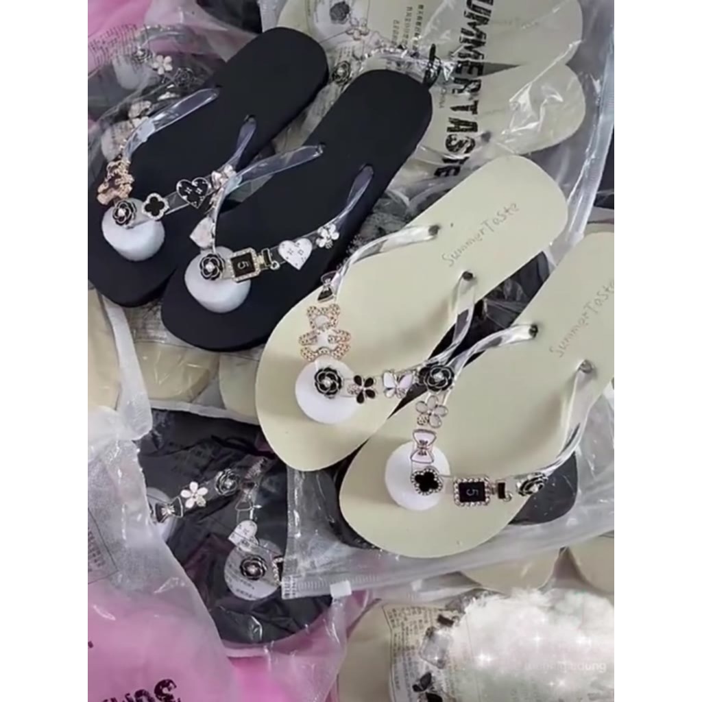Dép Xỏ Ngón, Dép Đi Biển DIY 14CHARM Ngẫu Nhiên Cute. Dép Tông Quai PVC Đế Mềm Chống Trơn Hàng