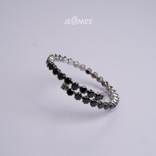 Vòng tay nữ Noir Jesmee đen huyền chất liệu titanium mạ vàng sang trọng H5540