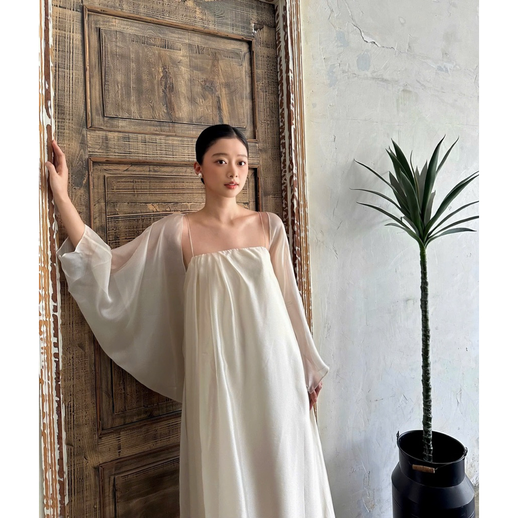 [WEWEAR] Áo khoác chất liệu tơ hàn siêu nhẹ freesize NOOR CARDIGAN | BigBuy360 - bigbuy360.vn