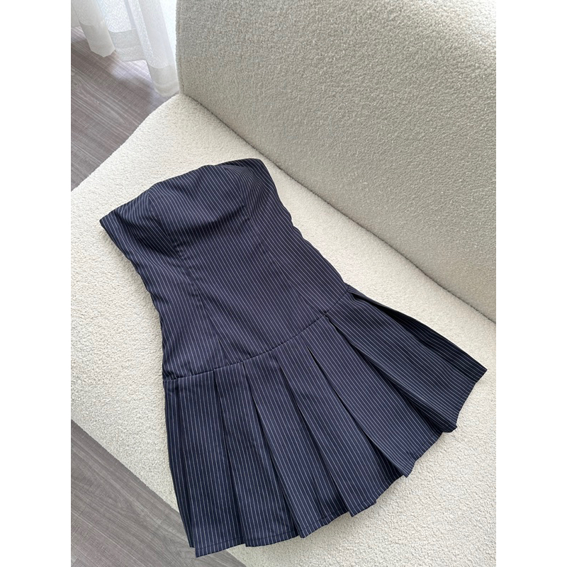 Đầm Cúp Ngực Dáng Ngắn ByVeeStyle, Váy Sọc Xanh Có Mút Ngực Dáng Xếp Ly Xòe Nhẹ Tôn Dáng | BigBuy360 - bigbuy360.vn