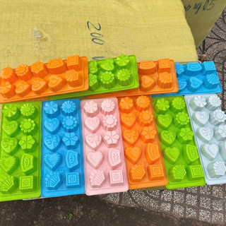  combo 10 Khay Làm Đá Thạch Rau Câu 10 Ô Kiểu Dáng Hoa Lá Đẹp Mắt VN 