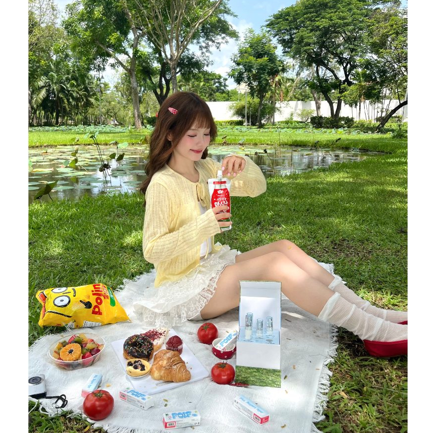 Áo cardigan MONÁ áo khoác nữ mỏng nhẹ trang trí trái tim - LOOPIE CARDIGAN | BigBuy360 - bigbuy360.vn