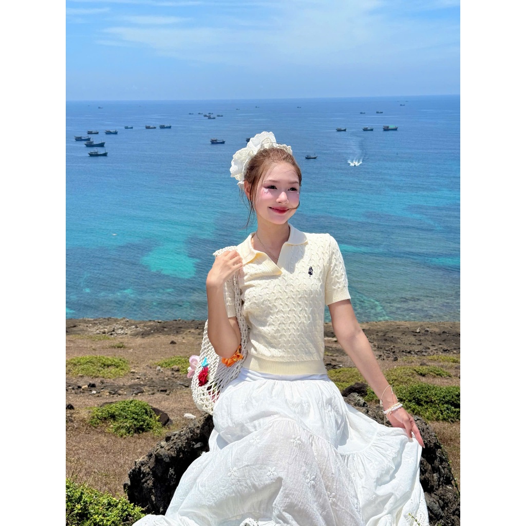 Áo Polo Dệt Kim Cable-Knit Calem.Club họa tiết Thêu Mini vải dệt nổi form nữ | BigBuy360 - bigbuy360.vn