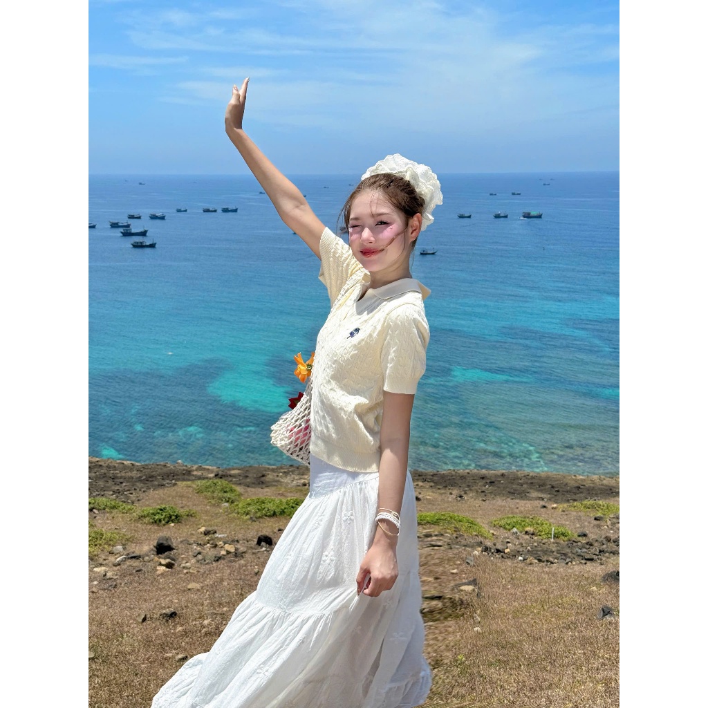 Áo Polo Dệt Kim Cable-Knit Calem.Club họa tiết Thêu Mini vải dệt nổi form nữ | BigBuy360 - bigbuy360.vn