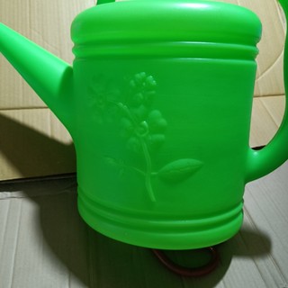 Bình tưới cây, thùng tưới cây nhựa loại tốt