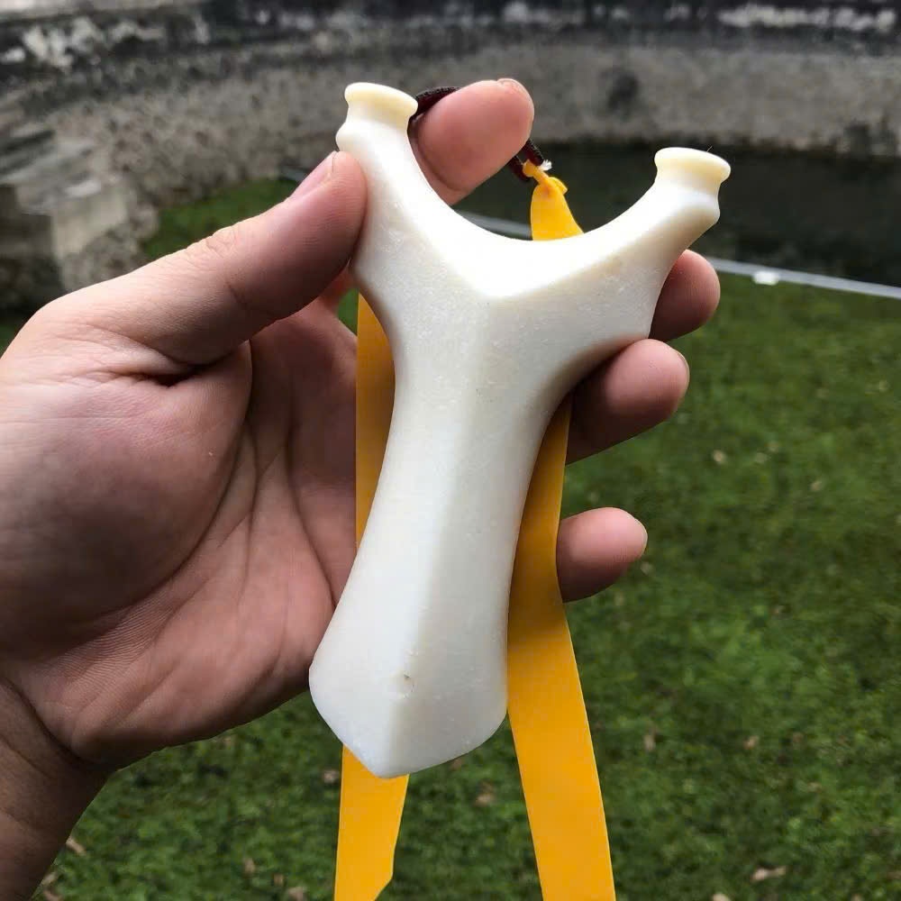 Ná nhựa trắng  ABS , ná nhựa cong tặng kèm 1 dây 0.7mm, ná cao su cao cấp ( hàng sịn )