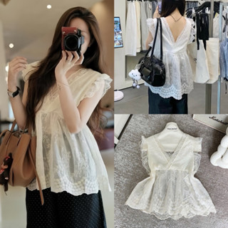(Hàng đẹp có sẵn tặng quây) Áo ren nữ sát nách cổ V phối bèo tay YUJI TOP màu trắng và be dễ thương