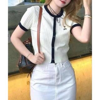 Áo len thêu viền đen