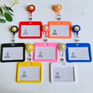 Thẻ đeo bảng tên, bao đựng thẻ có kèm củ rút yoyo cùng màu bỏ vừa thẻ có kích thước 5.4 x 8.5 cm phân loại thẻ ngang