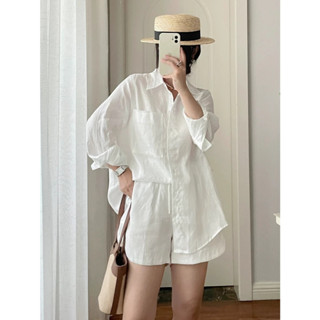 Set áo sơ mi tay dài trắng và quần đùi đũi cạp chun form rộng , mặc đi chơi đi biển cafe