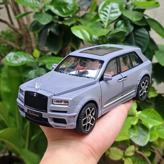 Mô hình xe kim loại Rolls-Royce Cullinan bản mới full kính đánh lái tỉ lệ 1:20, có đèn trần sao và đèn logo
