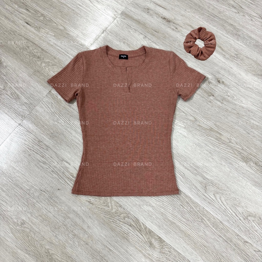 [TẶNG SCRUNCHIES] Áo thun nữ cổ trụ tàu tay ngắn vải bo đũa form ôm tôn dáng DAZZI Women A035 | BigBuy360 - bigbuy360.vn