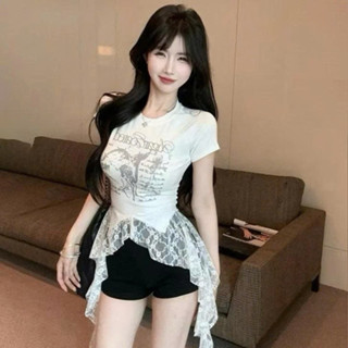 Áo thun nữ croptop tay ngắn cổ tròn in hoạ tiết xẻ tà phối ren tua rua chất mềm mịn freesize đẹp hot trend