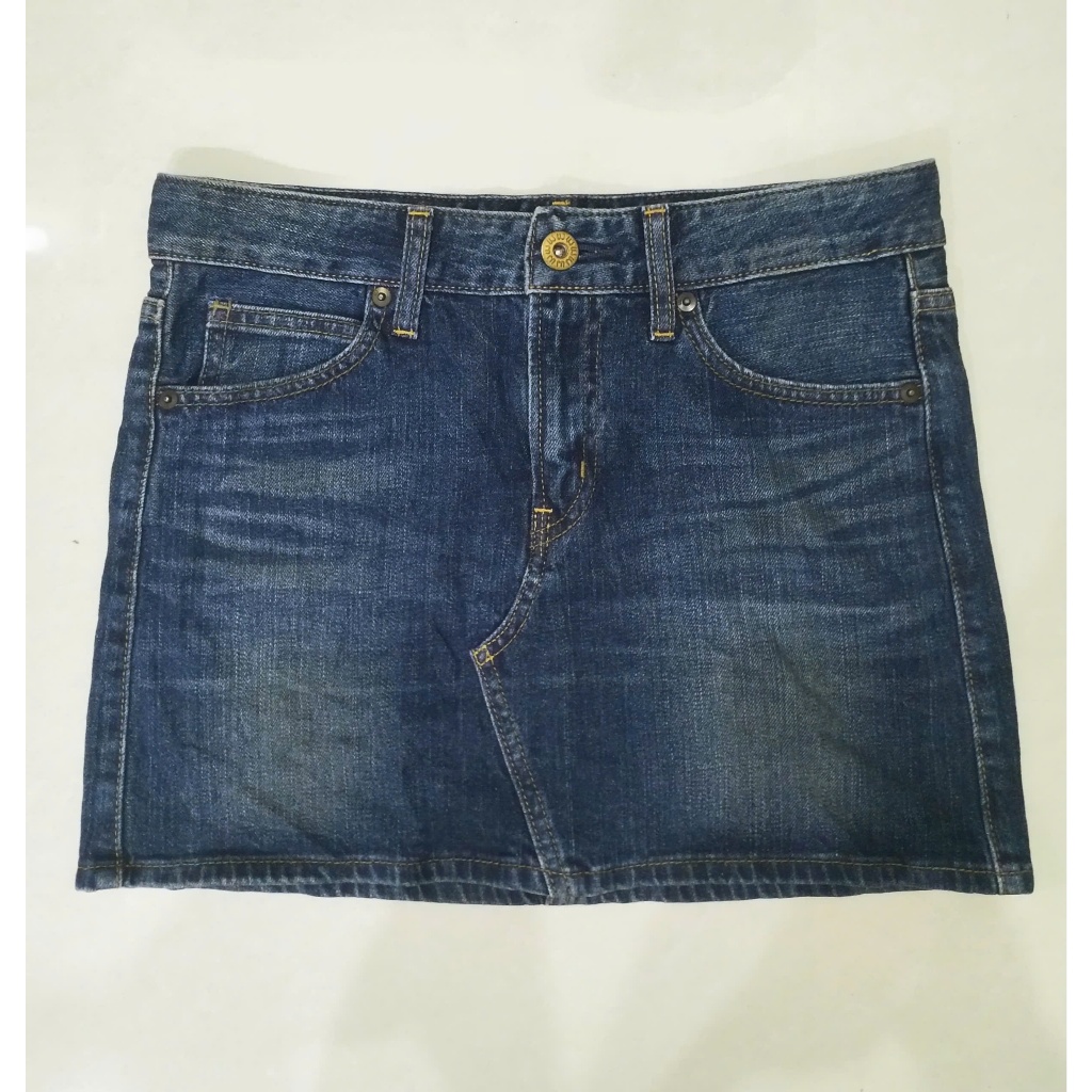 Váy jean Uniqlo ngắn (eo 76 cm, dài 34 cm)