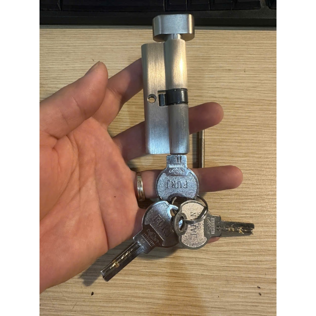 Củ khóa cửa gỗ,ruột khóa kèm chìa thay thế cho khóa tay gạt cửa gỗ,ổ khóa kích thước 7cm x 2.9 cm