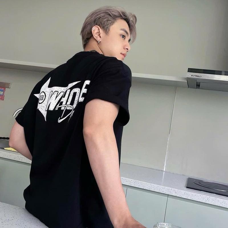STARLIGHT TSHIRT - Áo thun ngôi in lụa kèm thêu Whose Studio | BigBuy360 - bigbuy360.vn
