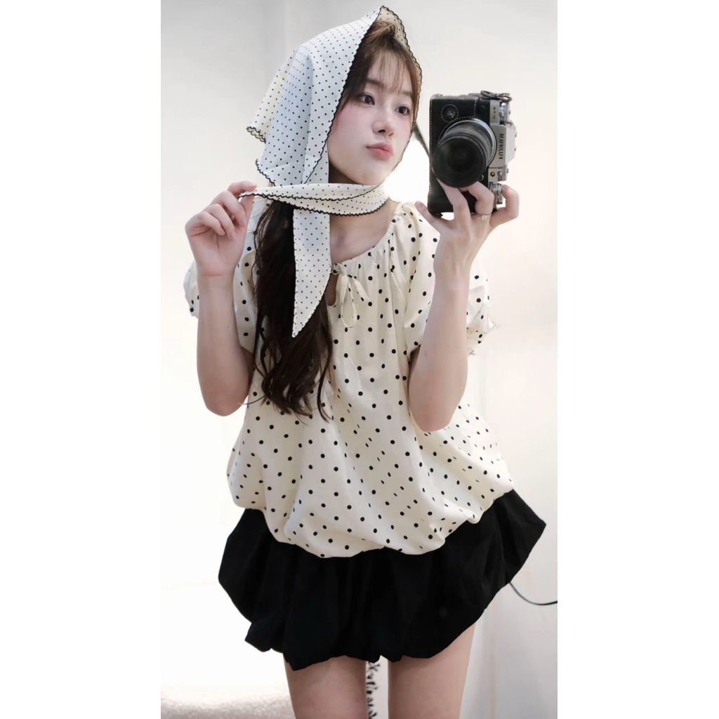 Áo Babydoll Hoạ Tiết Chấm Bi Tay Bồng Thắt Nơ Chất Linen Form Bí “KELLY TOP” Dành Cho Nữ | BigBuy360 - bigbuy360.vn