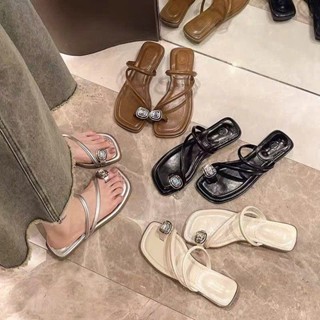 Dép Xỏ Ngón Nữ Đính Đá 3 Màu Hot Trend 2025 Thời Trang Đi Chơi Đi Biển Êm Chân Size 36-41 - TopsneakerJK