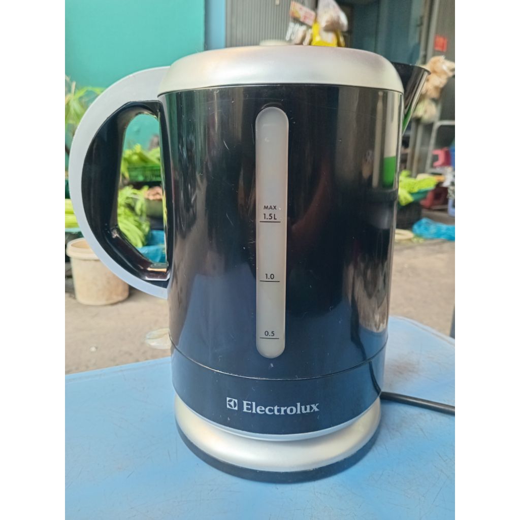 Bình đun nước siêu tốc Electrolux EEK3100 1.5 Lít