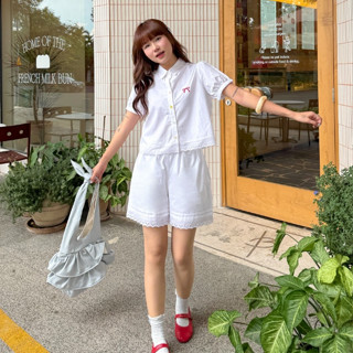 Áo Sơ Mi Croptop Nữ Tay Bồng Thêu Nơ Phối Ren, Quần Short Nữ Cạp Chun Gấu Ren D61H25H007 D64S25H002