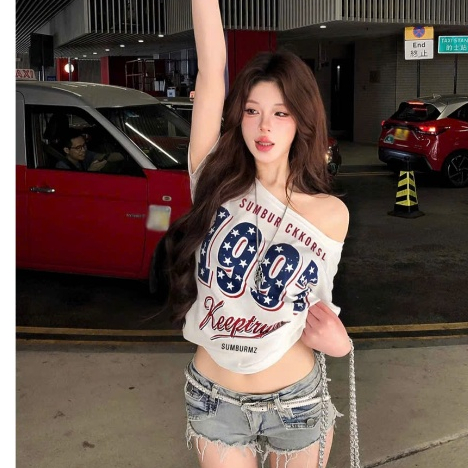 [GENZSHOP] ÁO THUN NỮ LỆCH VAI IN 1997 TRENDING 2025 CÓ SIZE <68KG | BigBuy360 - bigbuy360.vn