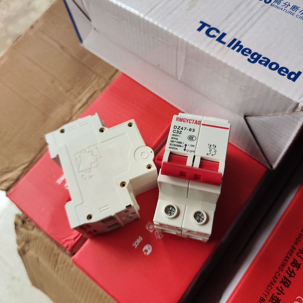 aptomat 1 pha 2 cực 32A CB dân dụng gia đình