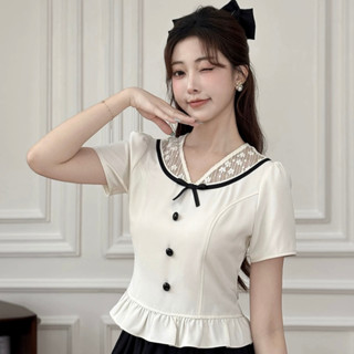 Áo peplum nữ ngắn tay cổ V cách điệu hoạ tiết ren phối dây nơ, vạc áo bèo Anan Bigsize AP0007W