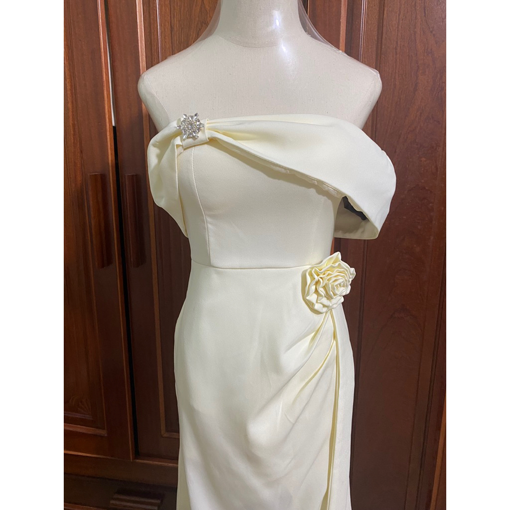 Đầm trễ vai nhấn hoa eo xẻ tà đùi siêu sexy sang chảnh dự tiệc ăn cưới hàng hot hit dễ mặc | BigBuy360 - bigbuy360.vn