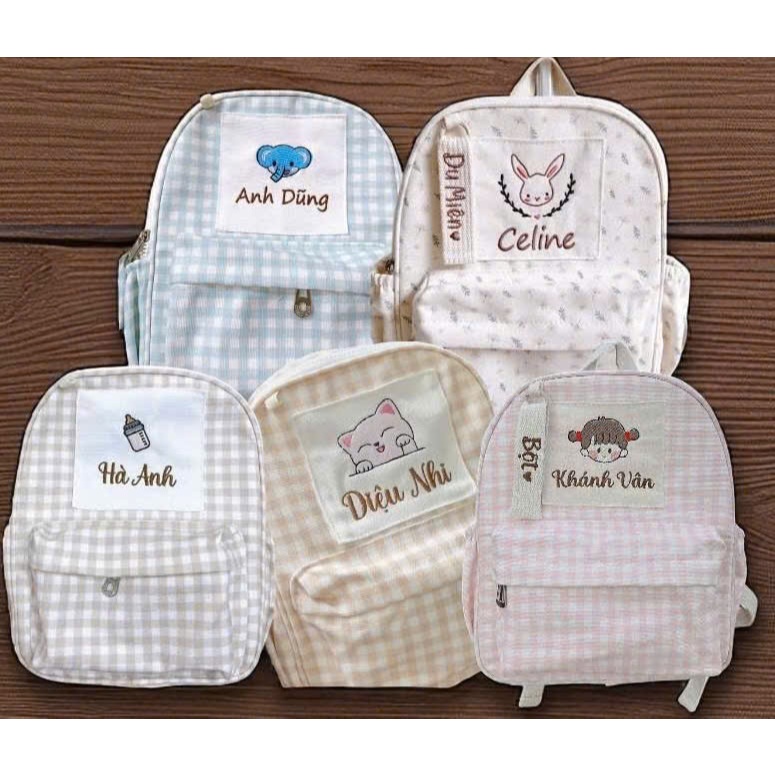 Balo Thêu Tên Bé Canvas 26×24×10cm – Thêu Tên & So + Icon, Tặng Name Tag, Cá Nhân Hóa từ KiTi ShopCho Bé Mẫu Giáo