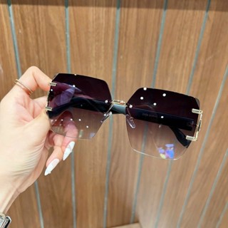 Kính mát nữ thời trang cao cấp thiết kế không viền form vuông bản to sang chảnh 2238 mẫu mới 2025