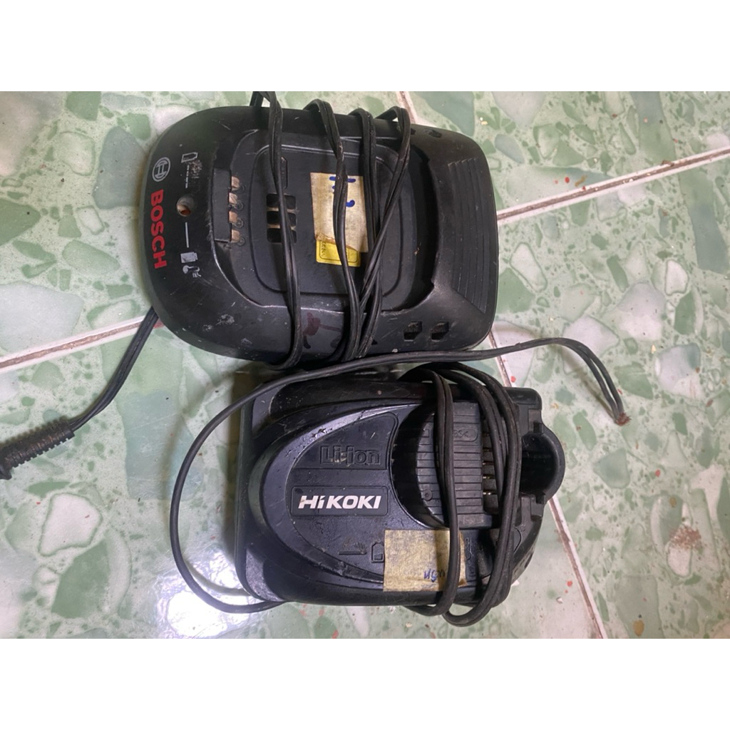 Thanh lý 2 xác sạc hikoki và bosch